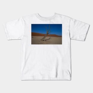 Fossilised tree in the Namibian Desert Kids T-Shirt